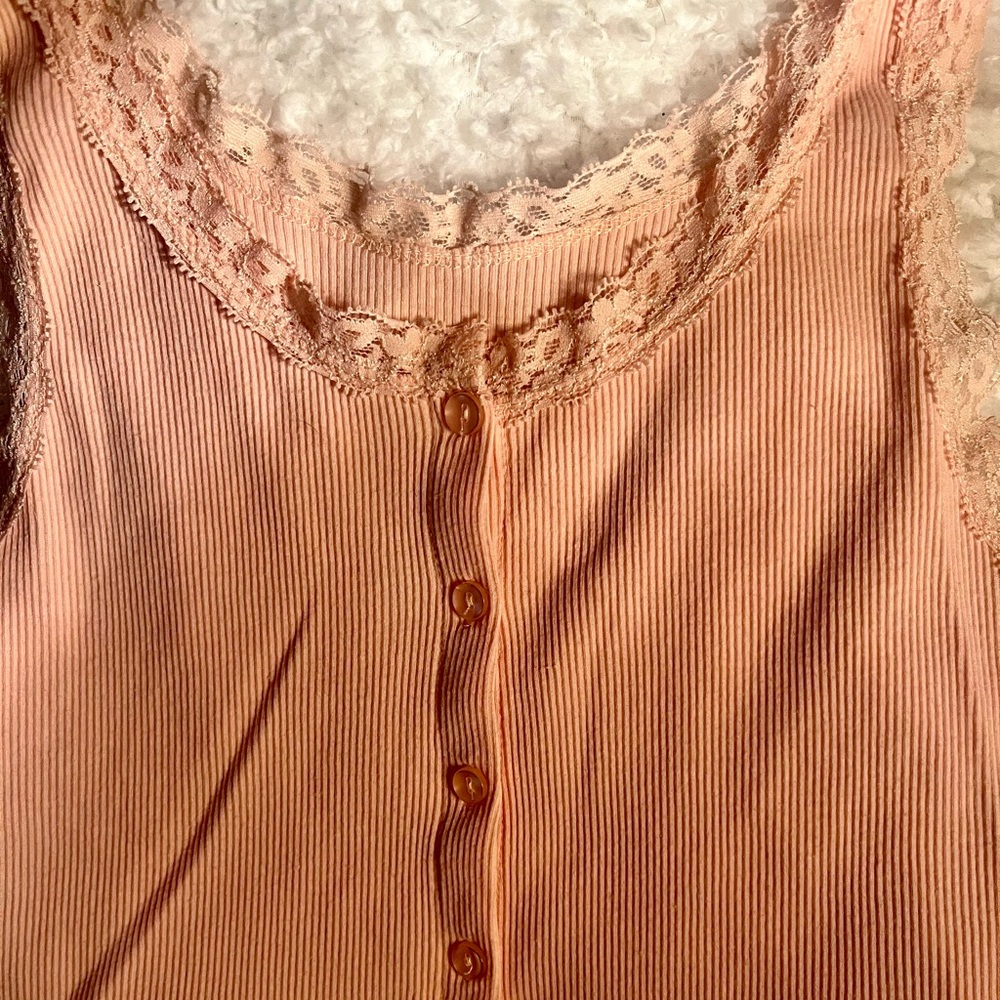 pink button up lace tank🎀
